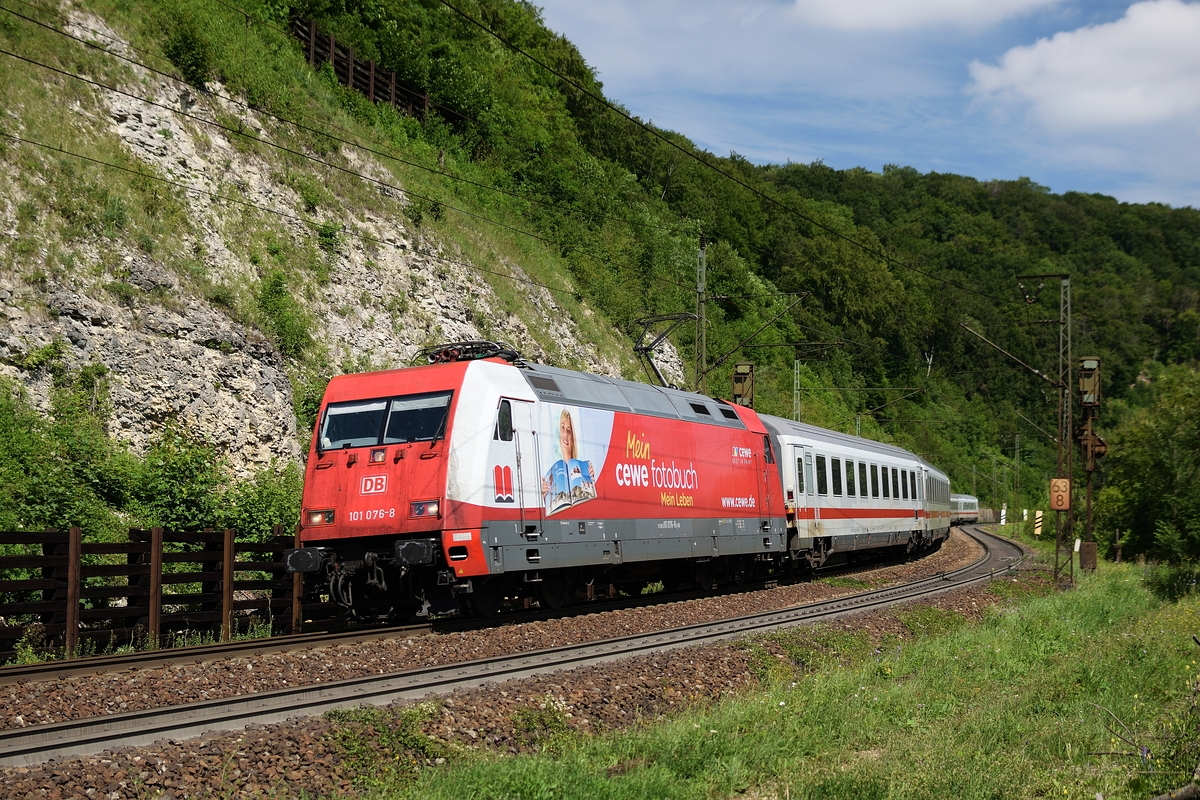 101 076  Cewe Fotobuch  rollte am 23. Juni 2018 mit einem IC die Geislinger Steige hinab.