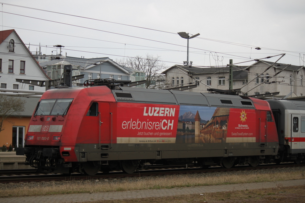 101 080-0 kam einen Tag frher als geplant nach Rostock Hbf laut Drehscheibe-Online sollte sie den IC 2307 
von Hamburg-Altona nach Koblenz bespannen.27.03.2015