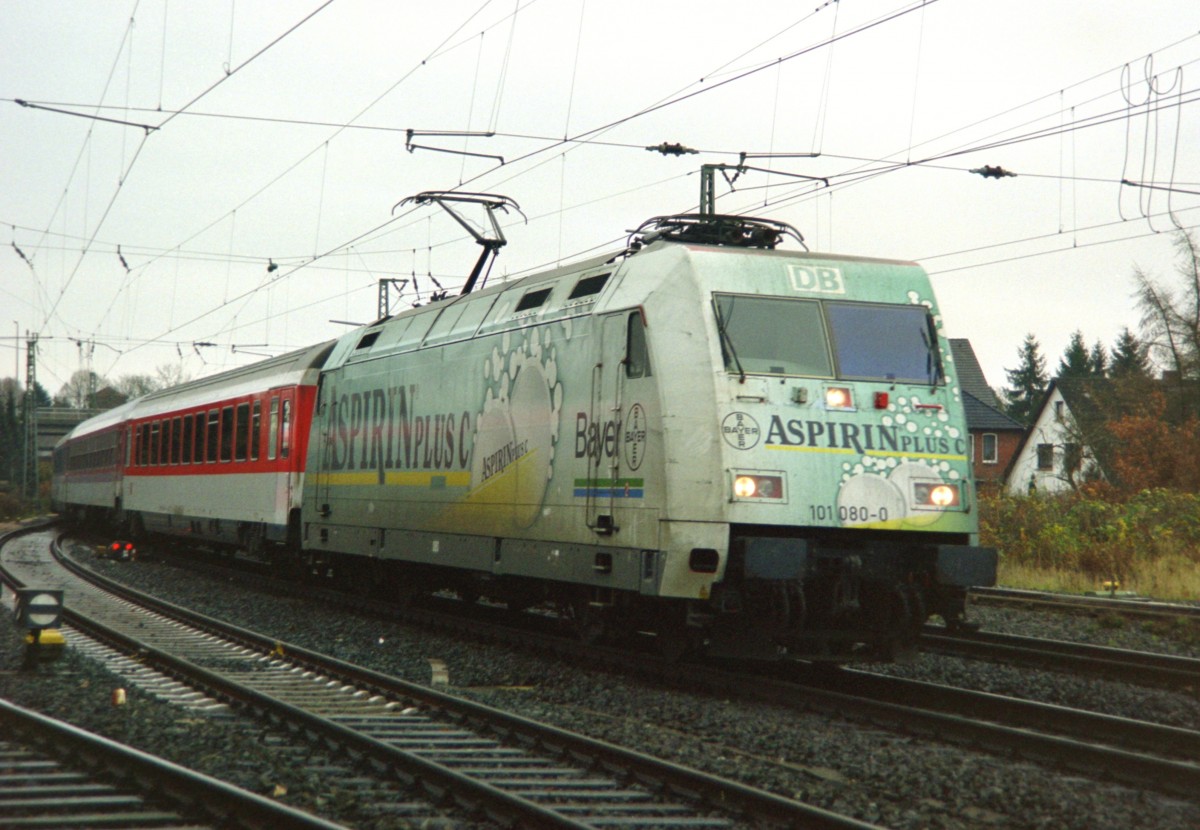 101 080  Aspirin  mit IC 505  Schauinsland  (Hamburg–Kln–Basel) am 26.11.2000 in Buchholz (Nordheide)
