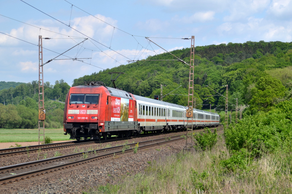 101 081 (Zürich beachtliCH) mit IC 2373 Stralsund - Karlsruhe Hbf am 25.05.2015 bei Einbeck-Salzderhelden