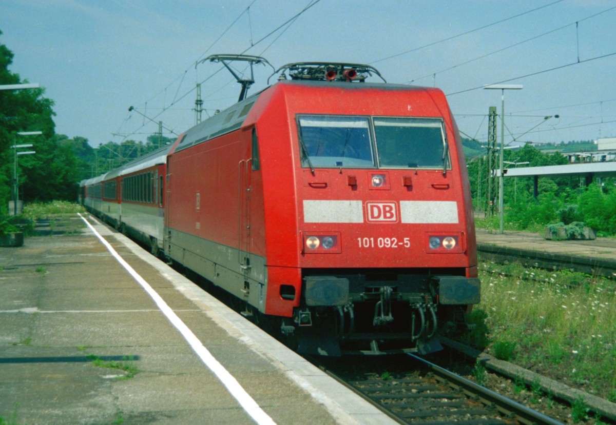 101 092 mit IC 119  Alpenland  (Mnster–Garmisch) am 19.07.1999 in Stuttgart-Bad Cannstatt