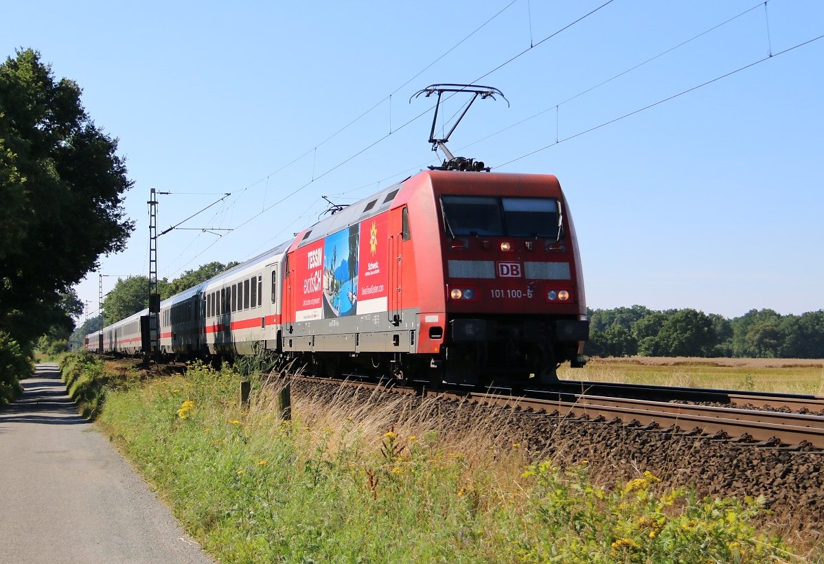 101 100-6 mit IC und 101 138-6 am Zugschluss in Fahrtrichtung Norden. Aufgenommen bei Eystrup am 23.07.2014.