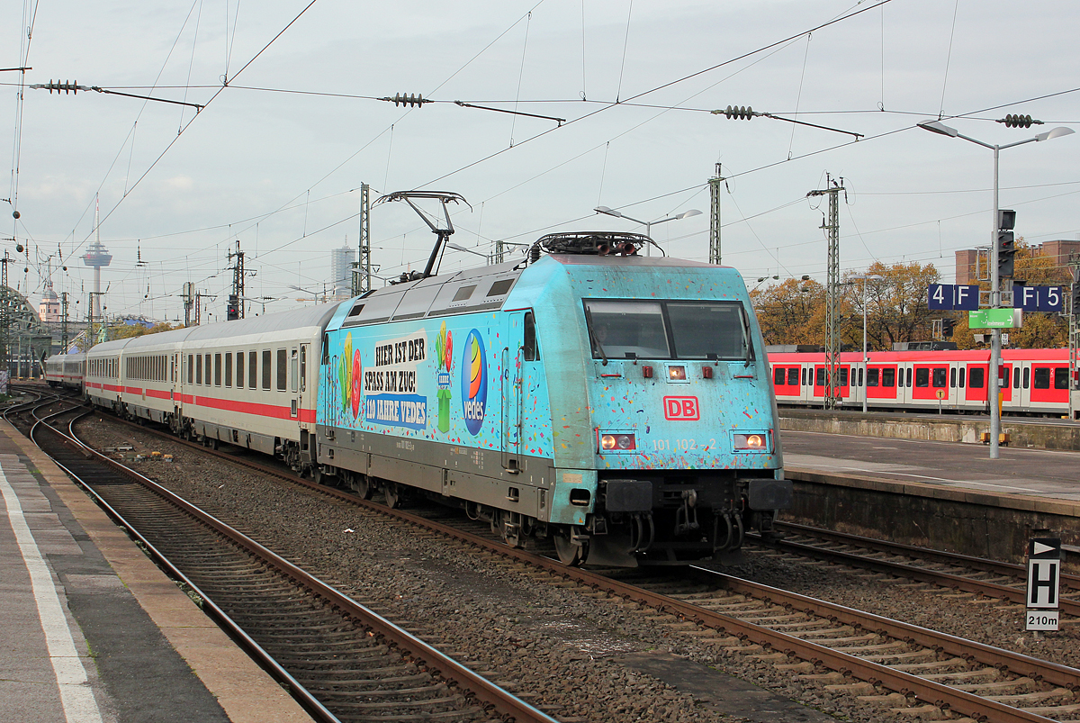 101 102-2 am IC133 in Köln Messe/Deutz am 31.10.2014