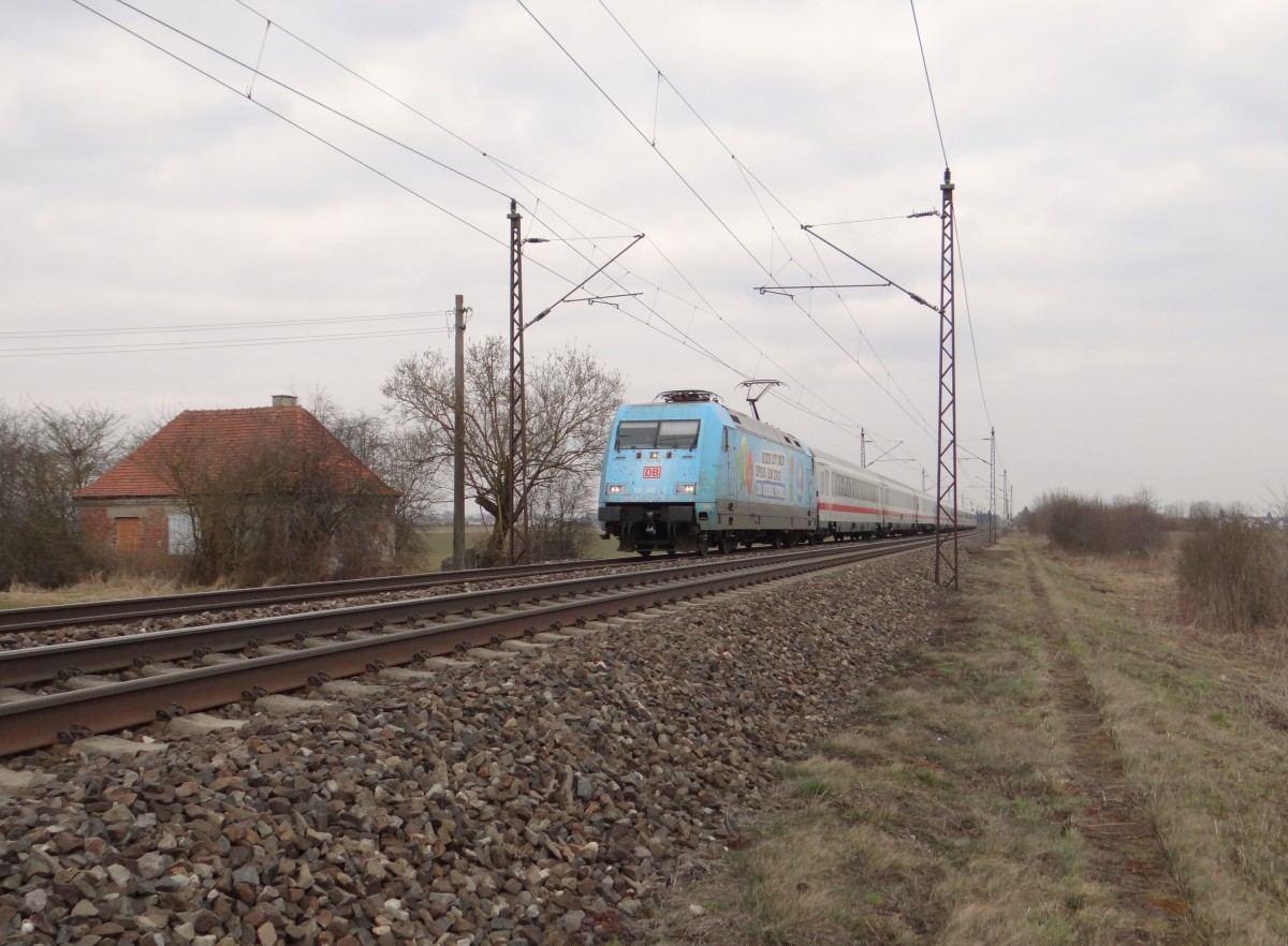 101 102-2 fährt am 13.03.15 mit einem IC durch Neu-Ulm.