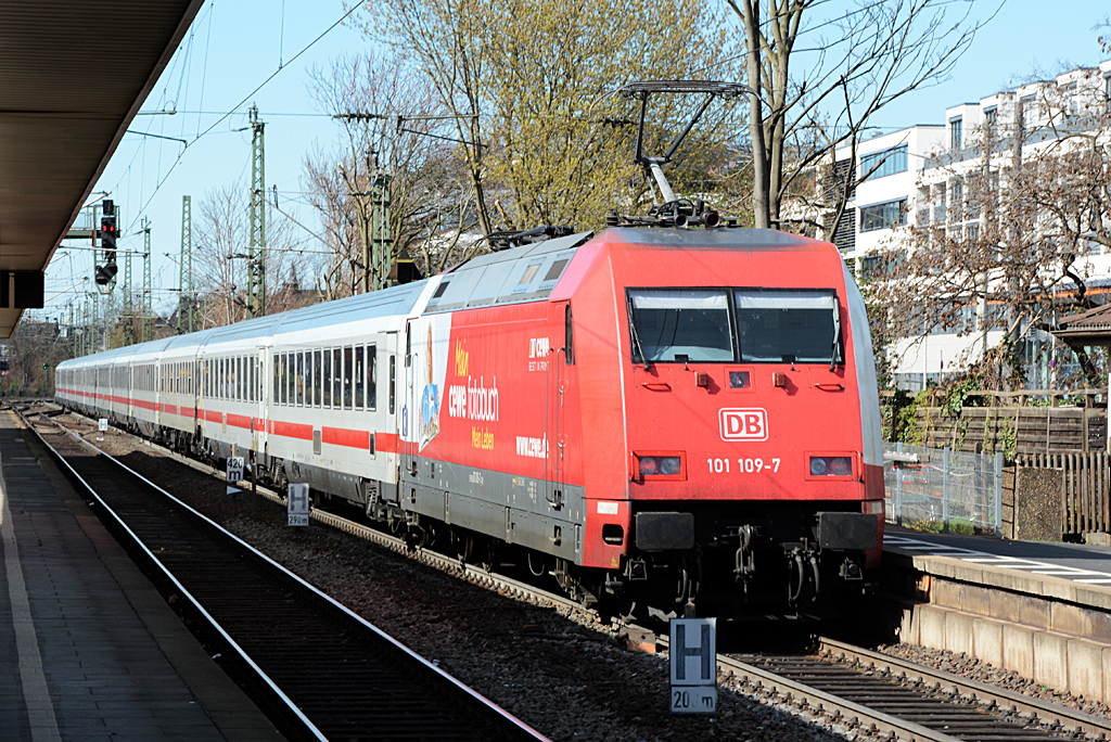 101 109-7 (REWE-Fotobuch) schiebt IC aus dem Hbf Bonn in Richtung Köln - 20.03.2014