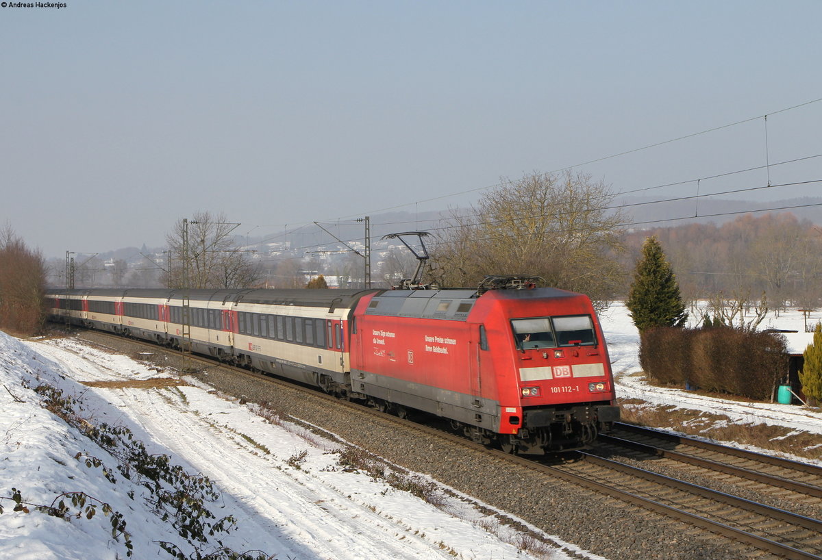 101 112-1 mit dem EC 7 (Hamburg Altona-Interlaken Ost) bei Kollmarsreute 26.1.17