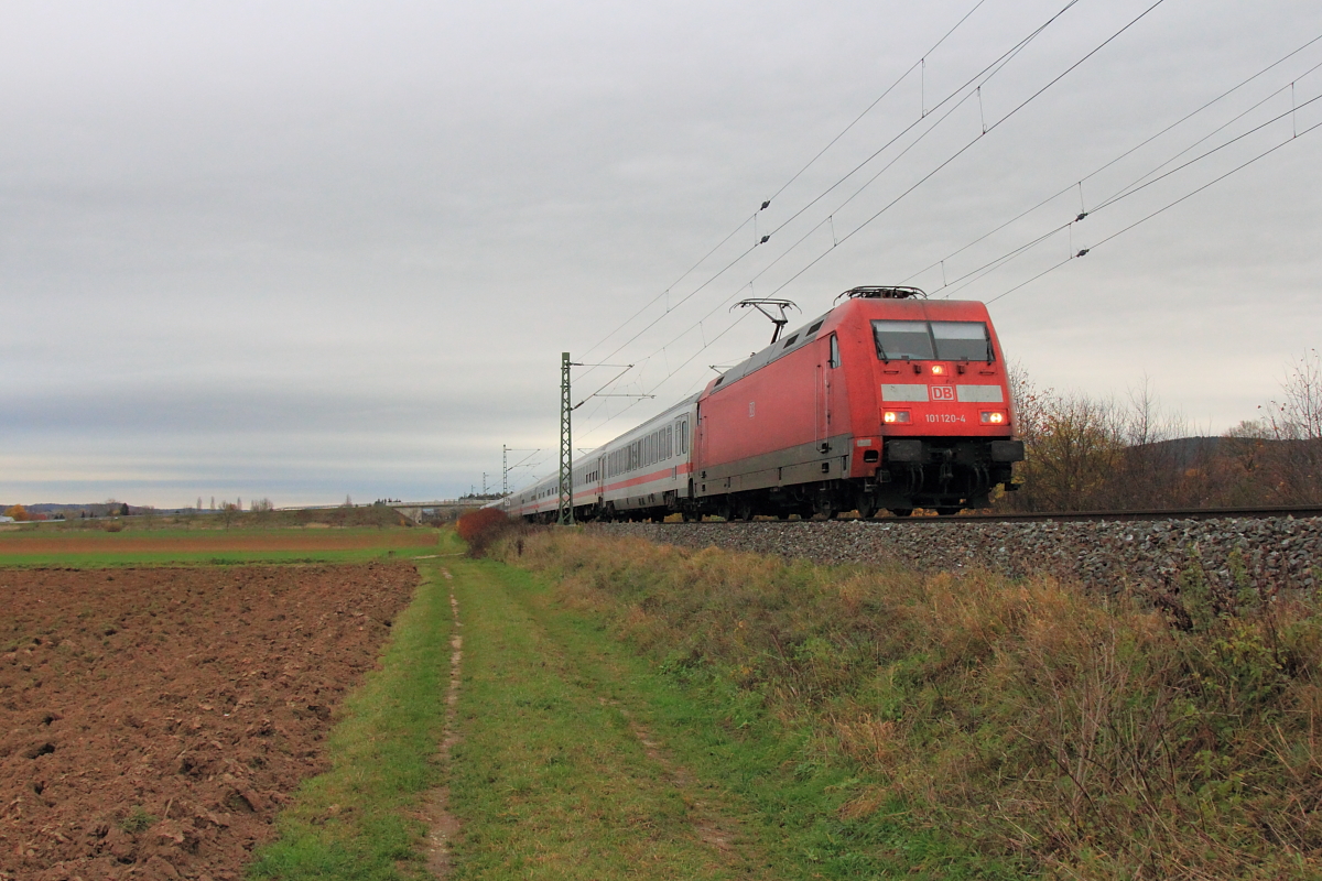 101 120-4 DB bei Lichtenfels am 10.11.2015.