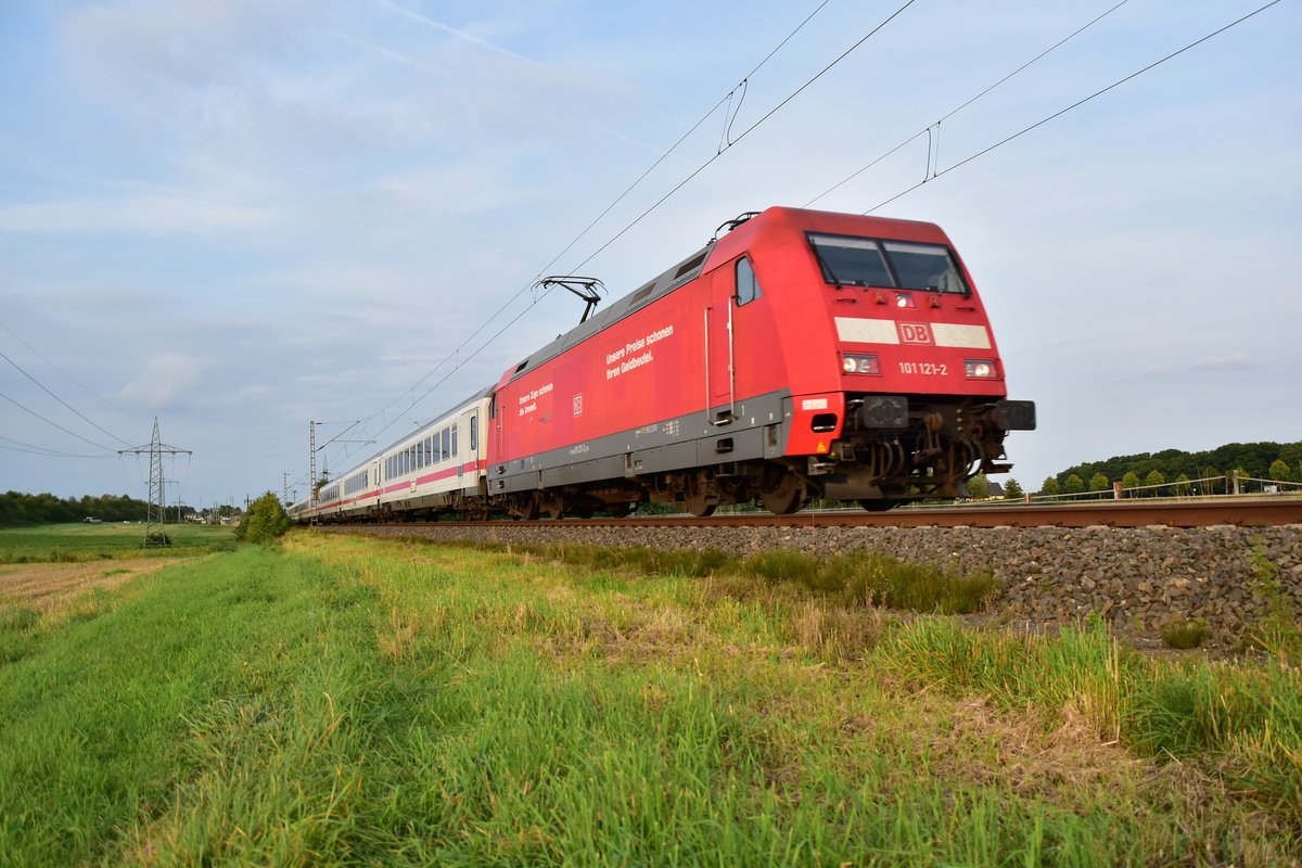 101 121-2 mit dem IC 2223 nach Aachen Hbf bei Wickrathhahn. 24.8.2017