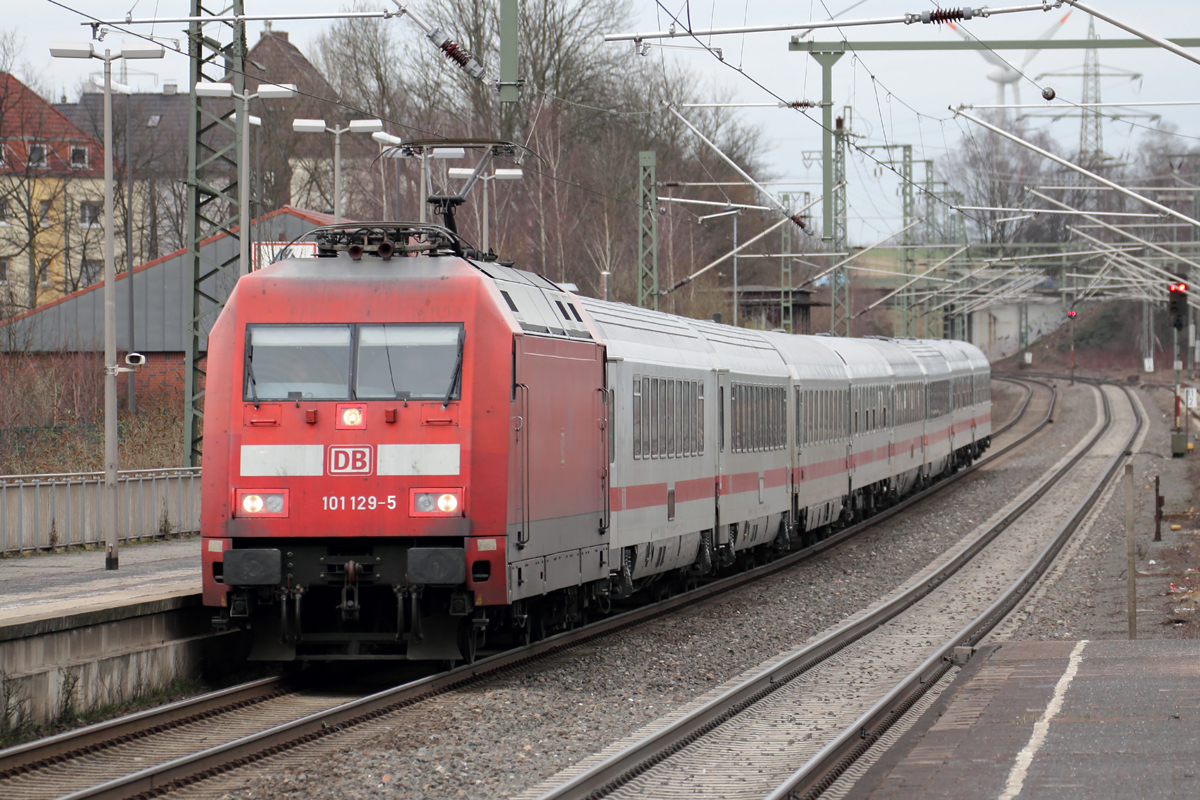 101 129-5 mit IC 2403 nach Köln Hbf. bei der Einfahrt in Recklinghausen 3.3.2017