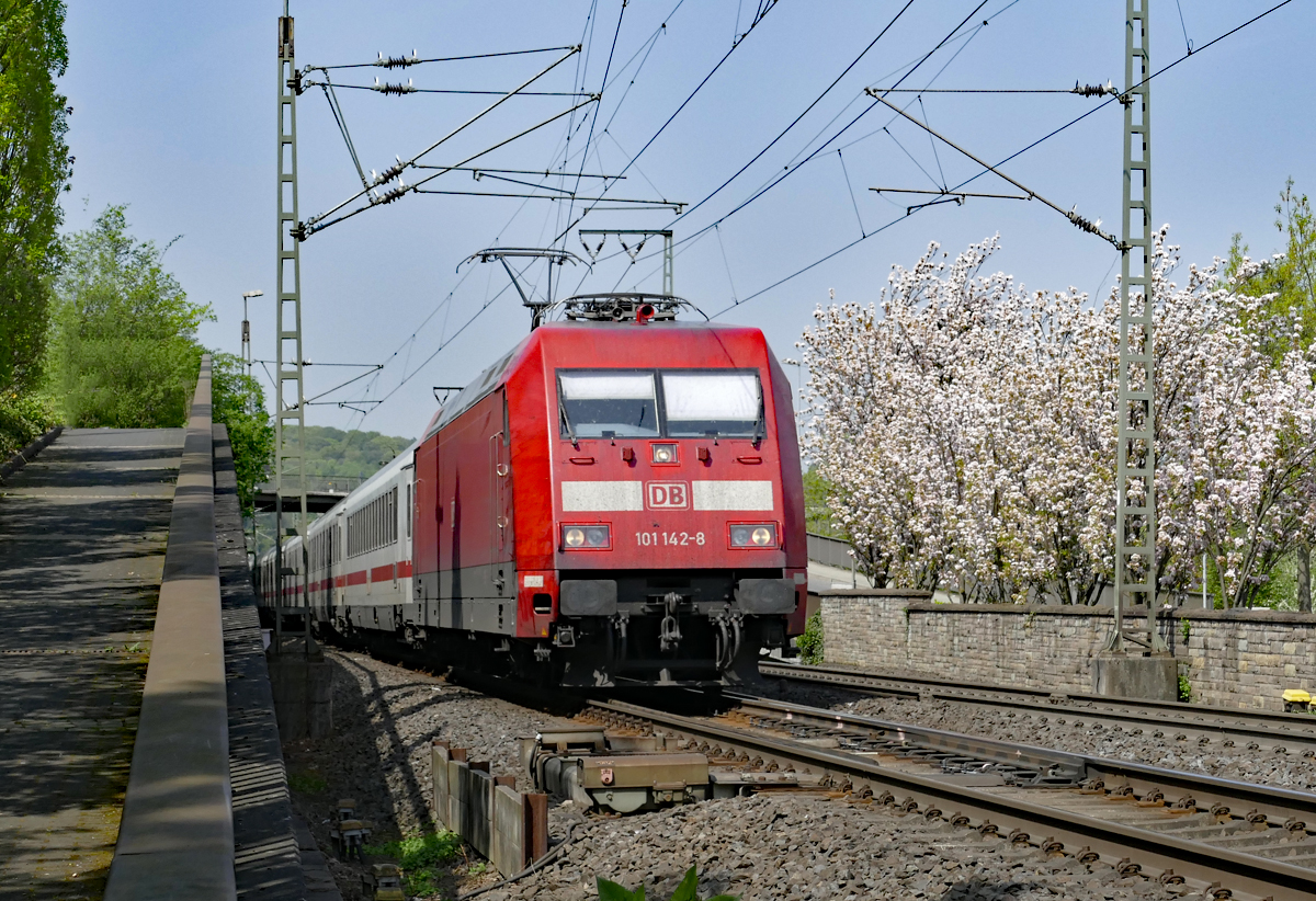 101 142-8 IC durch Remagen - 21.04.2018