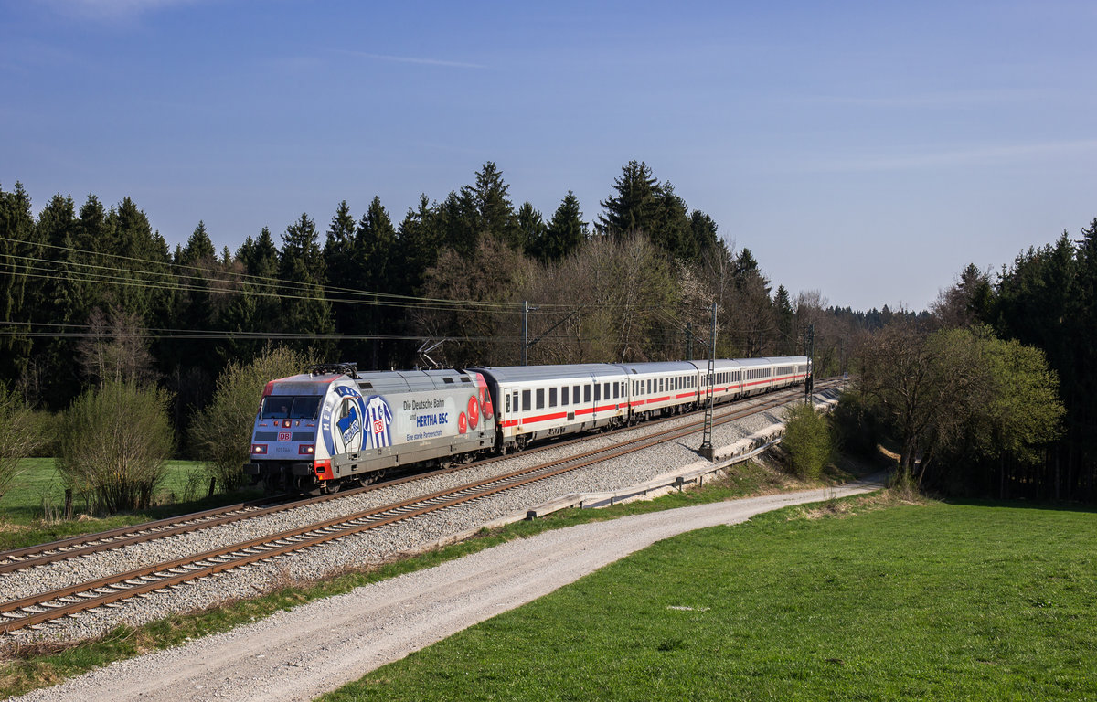 101 144  Hertha BSC  fuhr am 2. April 2017 mit dem IC 2082  Königsee  bei Grabenstätt in Richtung Hamburg.