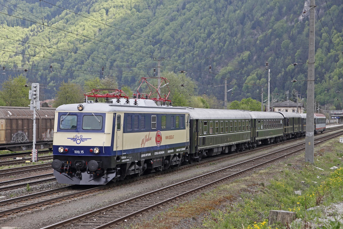 1010.15 mit Sonderzug in Frohnleiten am 26.04.2015.