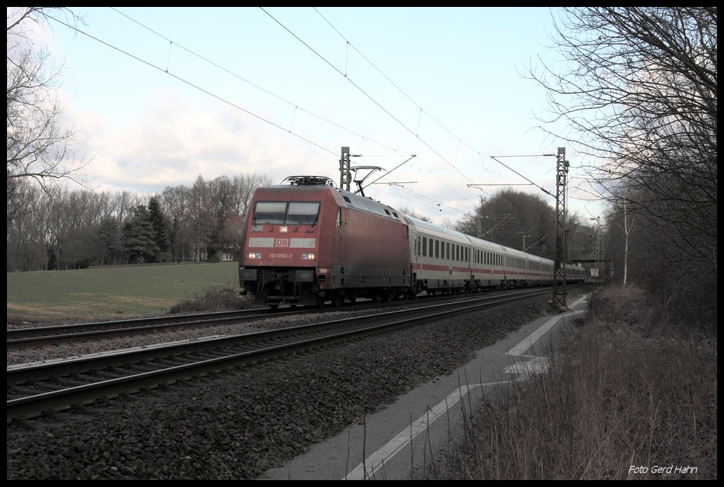101050 mit IC aus Osnabrück kommend am 5.1.2017 um 13.41 Uhr am Ortsrand von Hasbergen auf dem Weg nach Münster.
