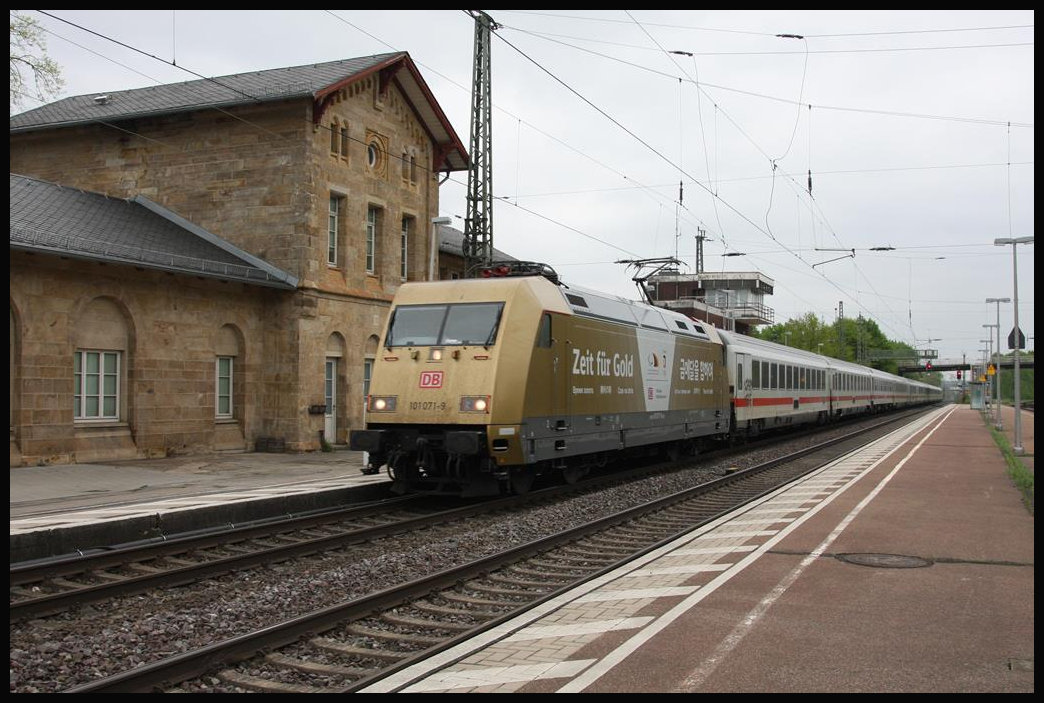 101071 Zeit für Gold durchfährt hier am 24.4.2018 um 14.56 Uhr mit dem IC 2311 den Bahnhof Hasbergen.