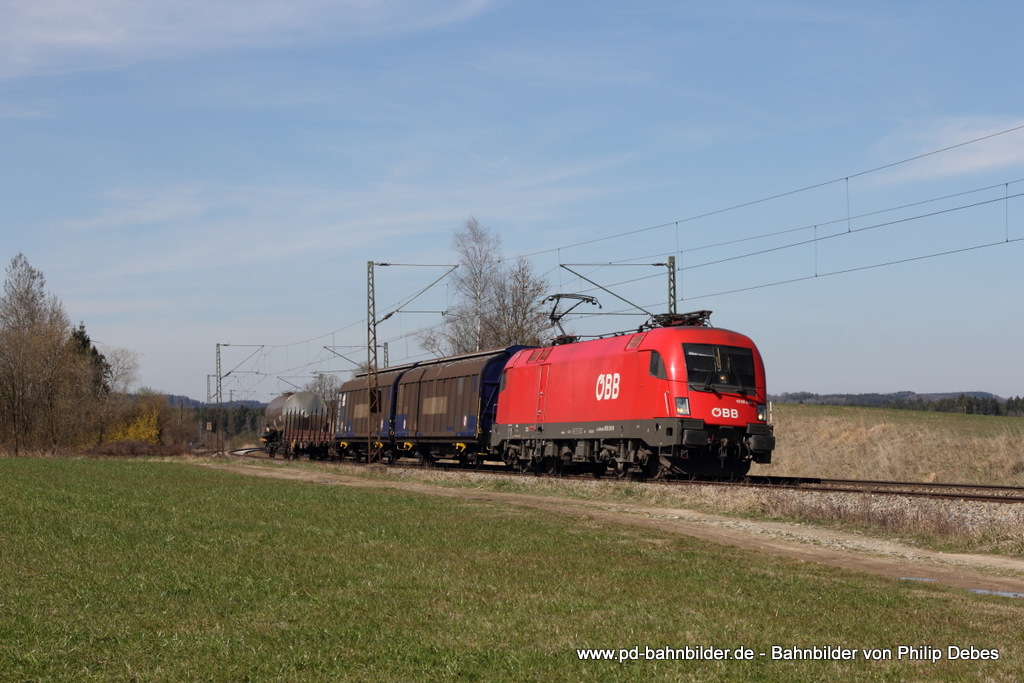 1016 011-9 (ÖBB) mit einem Güterzug in Ostermünchen, 27. März 2014