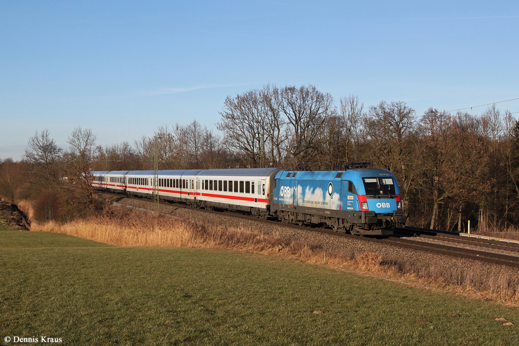 1016 023 mit IC 2083 am 23.12.2013 bei Hilperting.