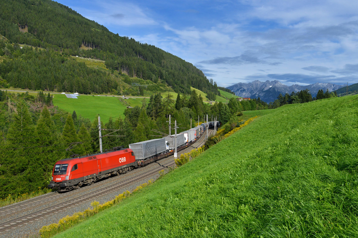 1016 031 mit einer RoLa am 13.09.2017 bei Matrei am Brenner. 