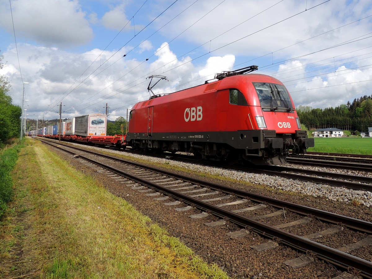 1016 035-8 transportiert Auflieger bei Redl-Zipf in Richtung Linz; 150507