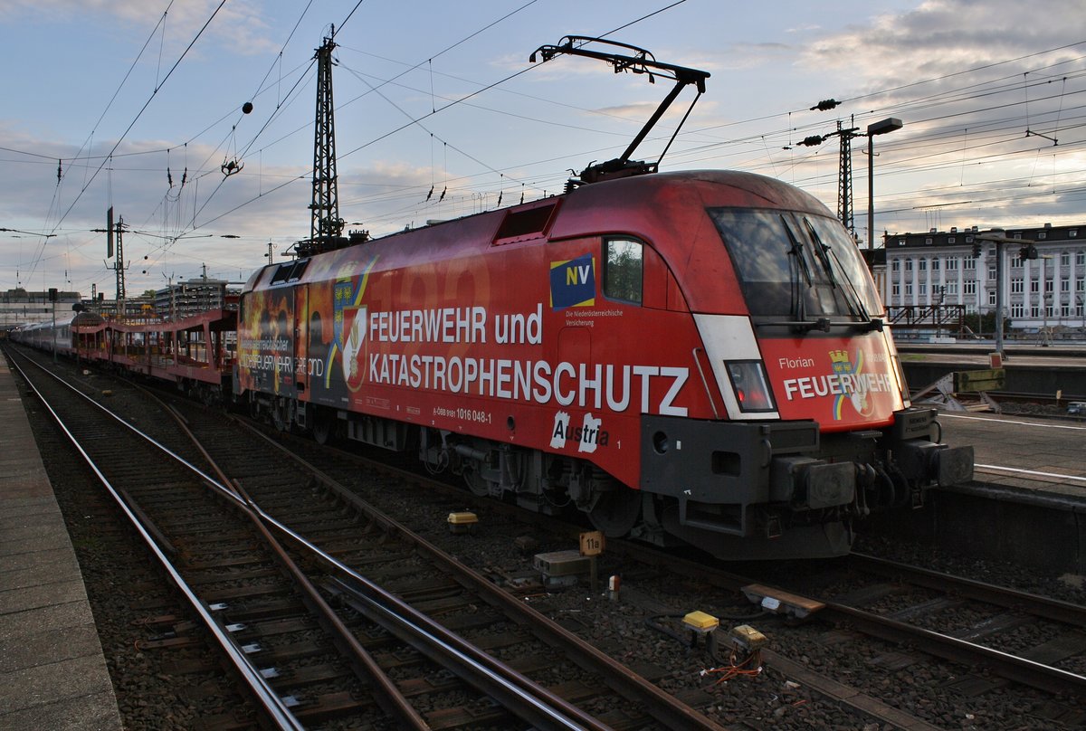 1016 048-1 steht am Abend des 2.9.2017 mit dem EN491/EN40491 nach Wien Hauptbahnhof/Innsbruck Hauptbahnhof in Hamburg-Altona bereit.