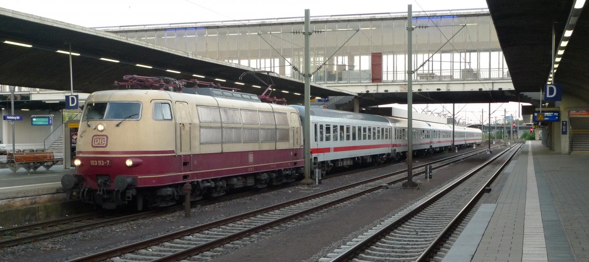103 113-7 am 4.8.2015 im Hauptbahnhof Heidelberg.