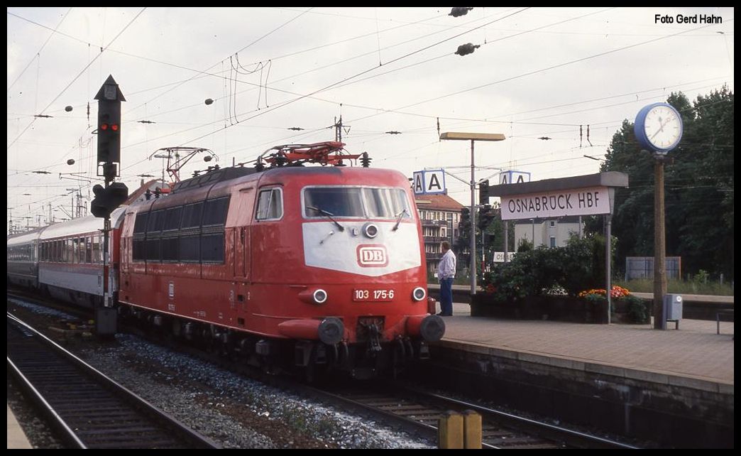 103175 fähr am 9.8.1992 um 11.37 Uhr mit dem EC 129 Anton Bruckner nach Linz in den oberen Hauptbahnhof von Osnabrück ein.