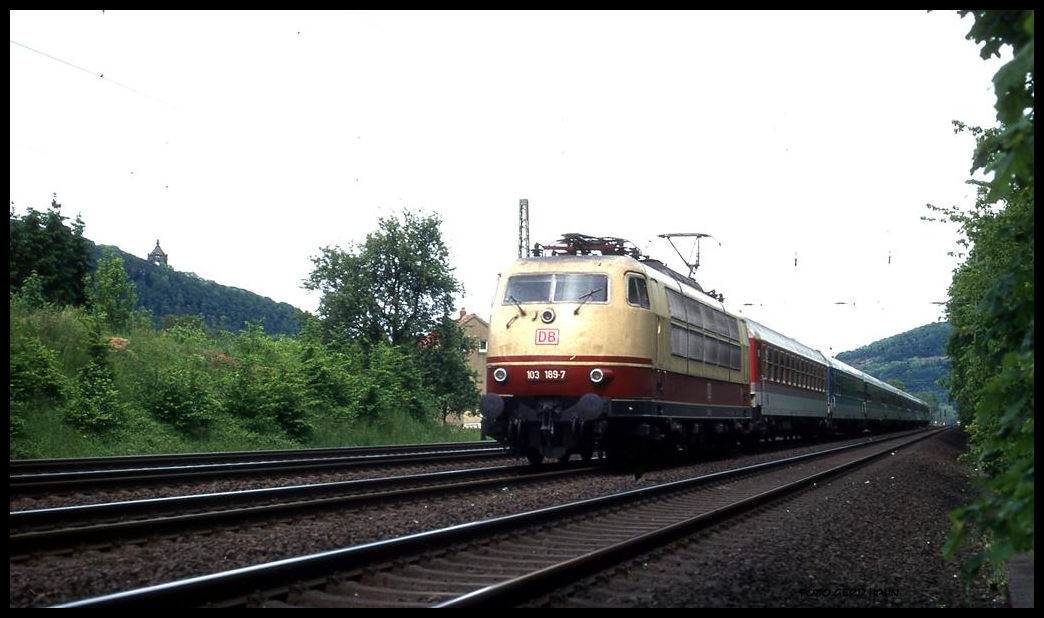 103189 war am 25.5.1997 um 15.03 Uhr mit einem Intercity nahe der Porta Westfalica in Richtung Ruhrgebiet unterwegs.