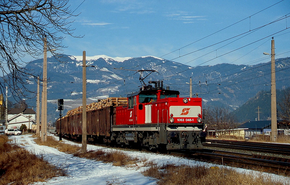 1063 048-1 rangiert im Februar 2005 in Friesach/Kärnten