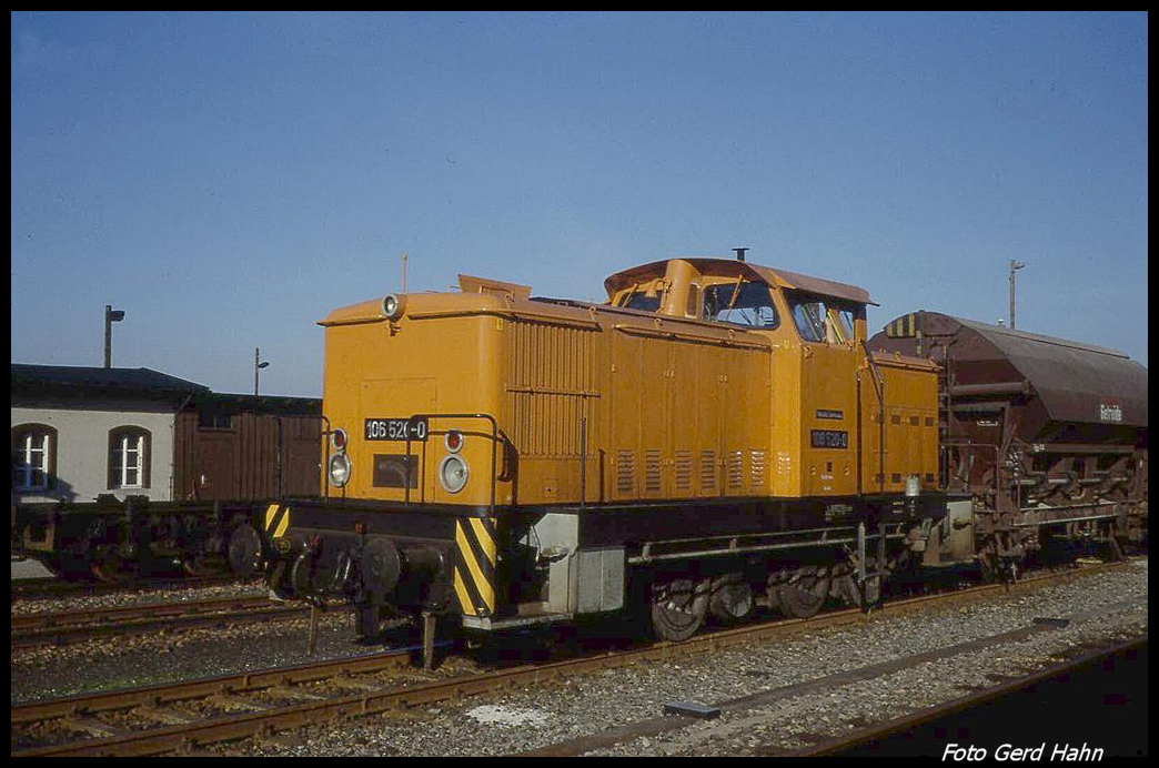 106520 rangiert hier am 10.10.1990 im Bahnhof Cranzahl.