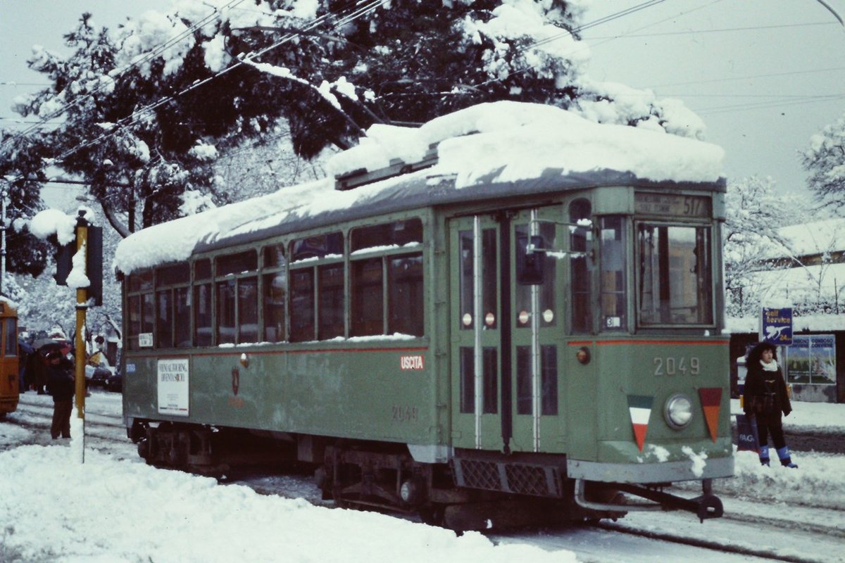 11 feb 1986, another view of the heavy snow at Rome,tram ATAC 2049 at via Prenestina  