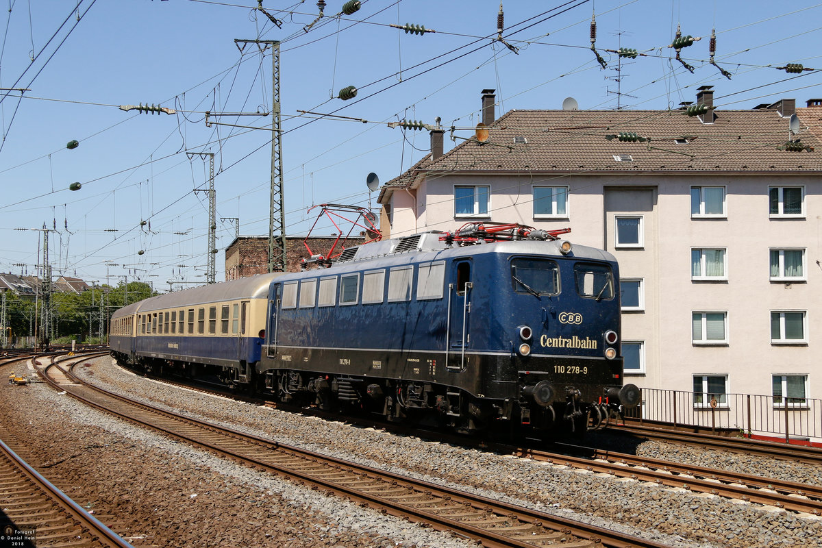 110 278-9 Centralbahn mit Schlagermovesonderzug in Düsseldorf Volksgarten, am 15.07.2018.