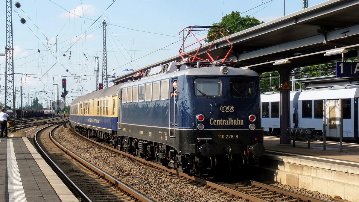 110 278 schob den DPE 20164 in Richtung Norden. Gezogen wurde der Rheingold Sonderzug von der Dampflok 18 201. Aufgenommen am 16.06.18 im Wormser Hbf.