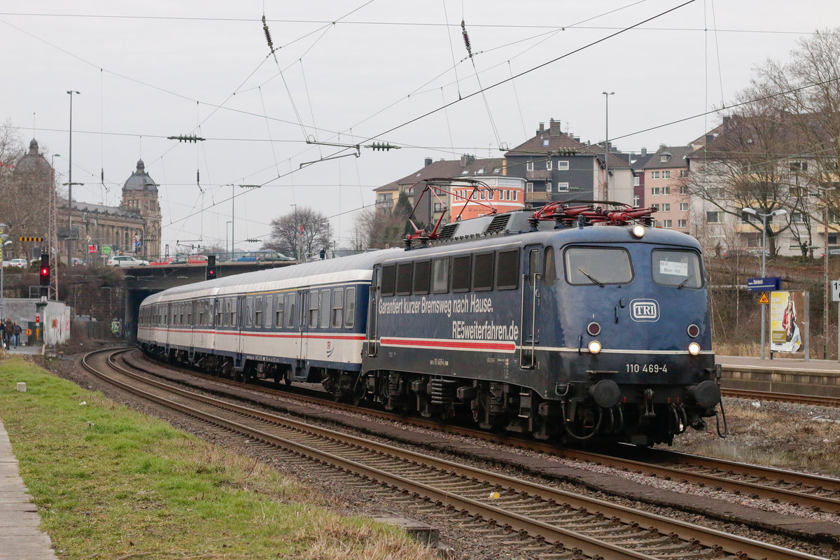 110 469-4 TRI mit NX-Ersatzzug RB48 in Wuppertal Steinbeck, am 21.02.2019.