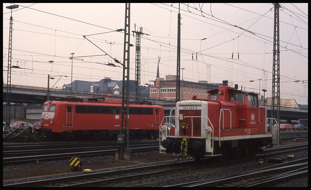 110250 und 364403 am 10.3.1993 um 10.09 Uhr im HBF Koblenz.