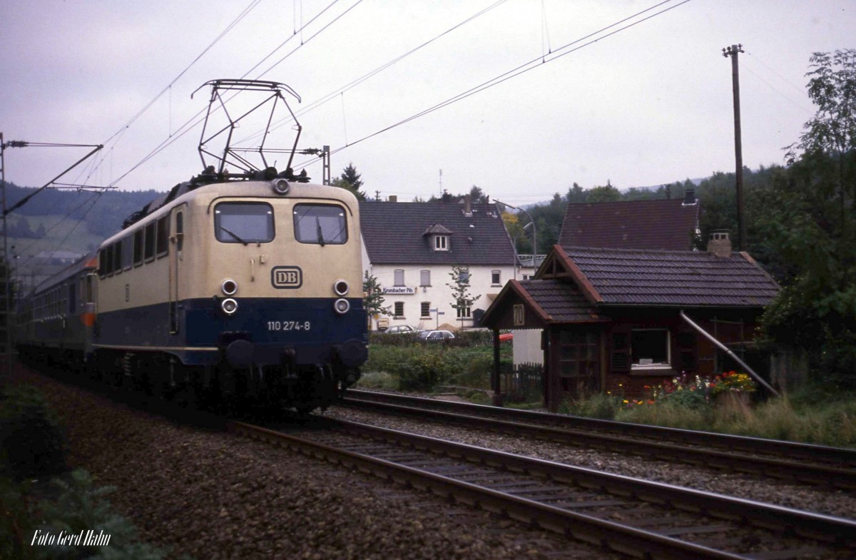 110274 passiert am 4.10.1988 um 14.54 Uhr mit dem N 3315 nach Hagen den Posten 70 bei Meggen im Sauerland.