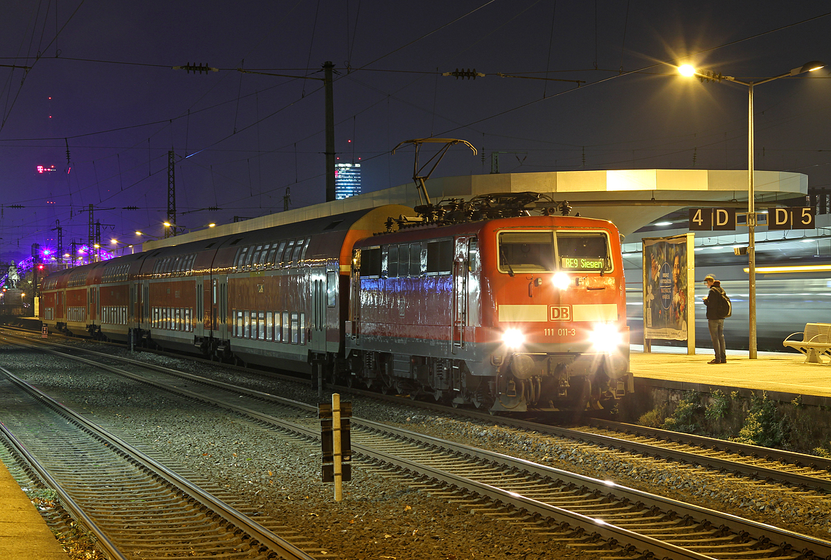 111 011 am RE9 nach Siegen in Köln Messe/Deutz am 07.11.2017