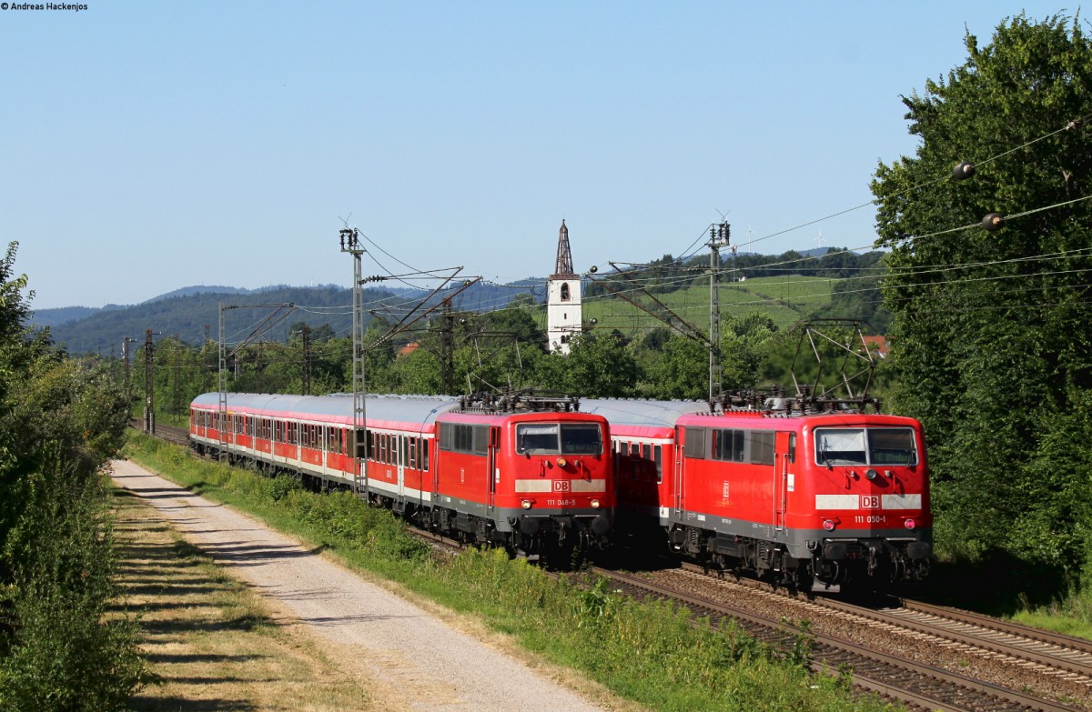 111 048-5 mit der RB 26581 (Offenburg-Basel Bad Bf) und RE 26570 (Freiburg(Brsg)Hbf-Offenburg) mit Schublok 111 050-1 bei Denzlingen 10.7.15