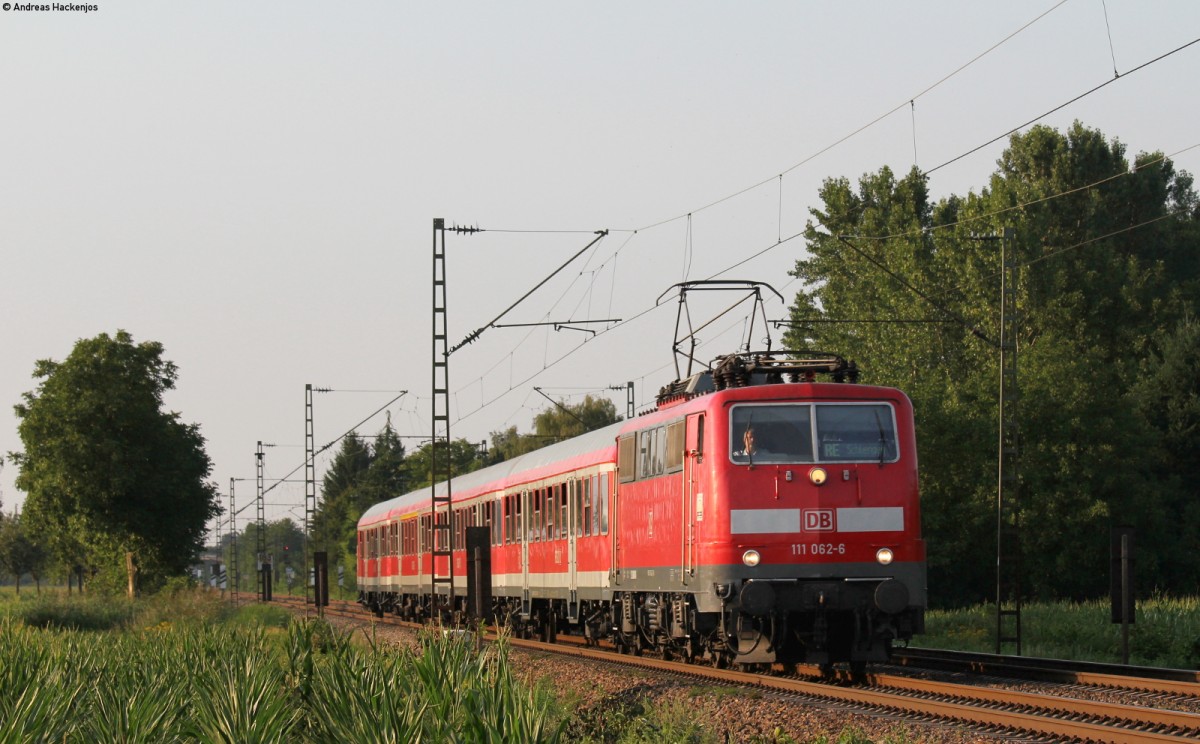 111 062-6 mit dem RE 26527 (Offenburg-Schliengen) bei Riegel 1.8.14