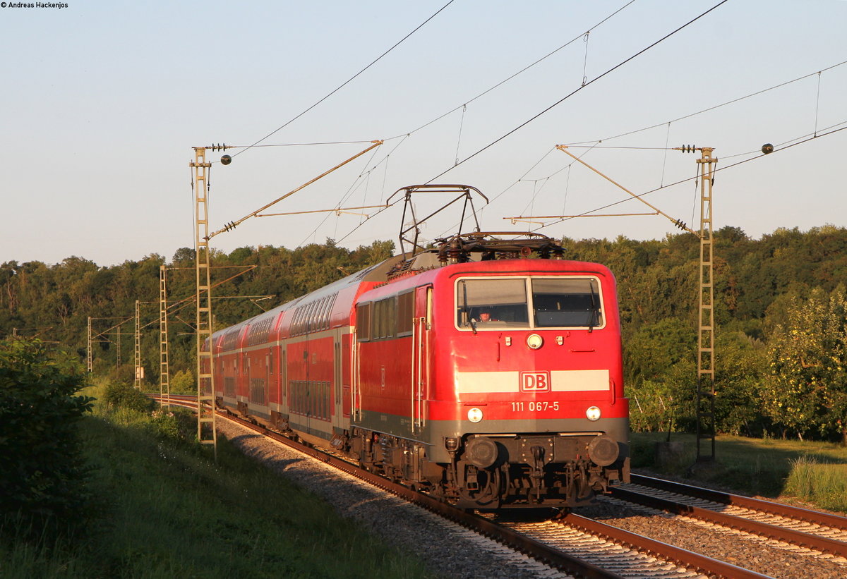 111 067-5 mit dem RE 19073 (Würzburg Hbf-Stuttgart Hbf) bei Lauffen 18.7.18