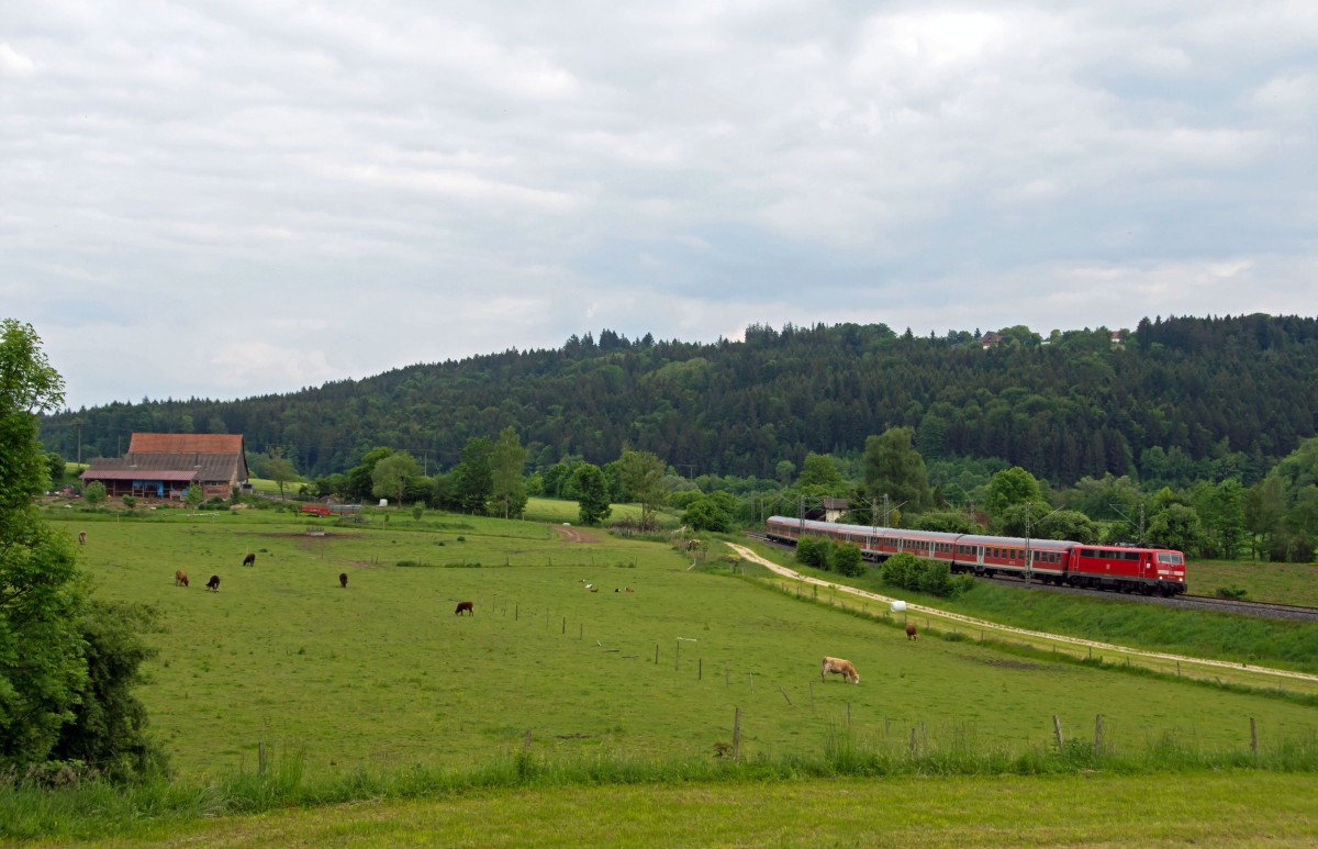 111 067 mit RE 19460 nach Stuttgart.Aufgenommen bei Lorch an der Remsbahn am 23.5.2015