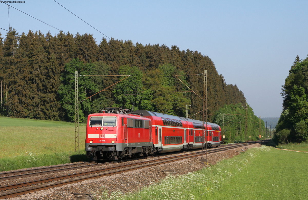 111 075-8 mit dem IRE 4209 (Stuttgart Hbf-Lindau Hbf) bei Gurgelhau 12.5.18