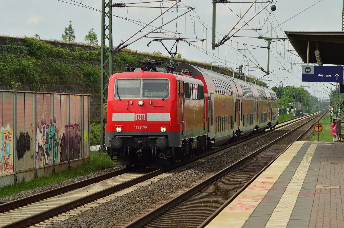 111 076 mit RE 7 nach Münster in Allerheiligen. 27.4.2014