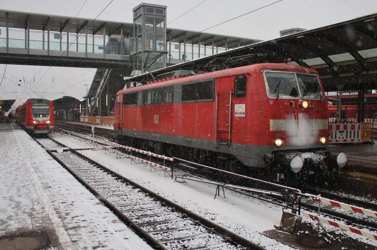 111 082-4 rangiert am 5.1.2019 aus dem Ulmer Hauptbahnhof.