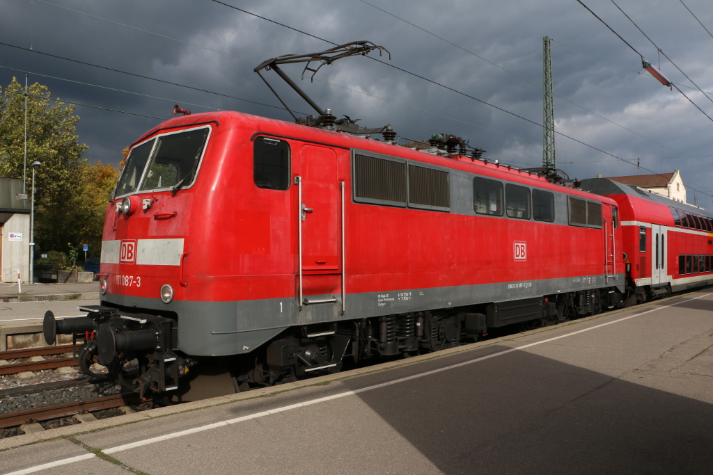 111 087-3 mit  westdeutschem  Dosto-RE in Tübingen Hbf.