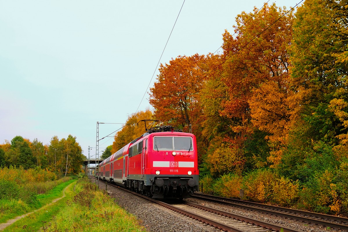 111 115 mit RE 4, Wupper-Express in Richtung Aachen,  auf der KBS 485 bei Geilenkirchen am 24.10.2015