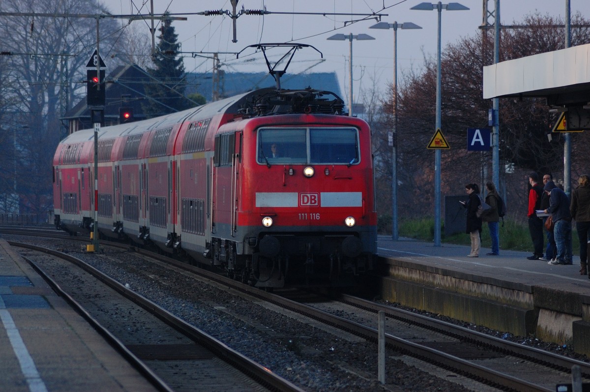 111 116 mit RE4 in Rheydt.13.3.2014 Bahnbilder.de