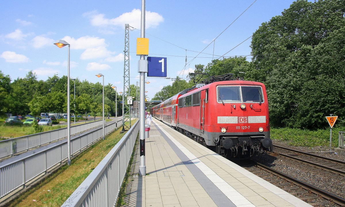 111 127-7 DB kommt mit dem RE4 von Dortmund-HBf nach Aachen-Hbf und kommt aus Richtung Rheydt,Wickrath,Beckrath,Herrath,Erkelenz,Baal,Hückelhoven-Baal,Brachelen,,Lindern,Süggerrath,Geilenkirchen,Frelenberg,Zweibrüggen und hält in Übach-Palenberg und fährt in Richtung Rimburg,Finkenrath,Hofstadt,Herzogenrath, Kohlscheid,Richterich,Laurensberg,Aachen-West,Aachen-Schanz,Aachen-Hbf. 
Bei schönem Sonnenschein am Nachmittag vom 13.6.2015.