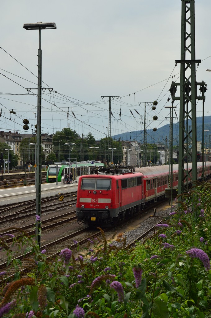 111 127-7 mit N-Wagen und Wittenberger-Steuerwagen in Koblenz abgestellt. 20.7.2014