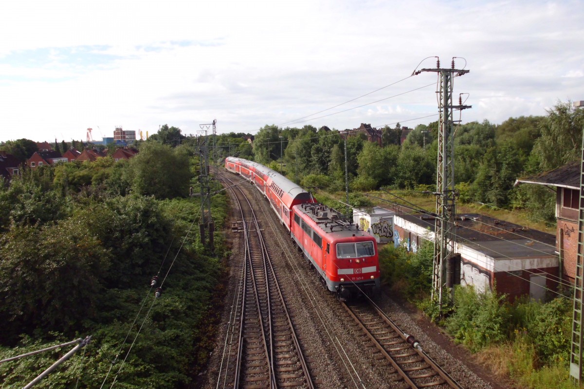 111 145-9 bei der Einfahrt in den Bahnhof Emden. 13.08.2013