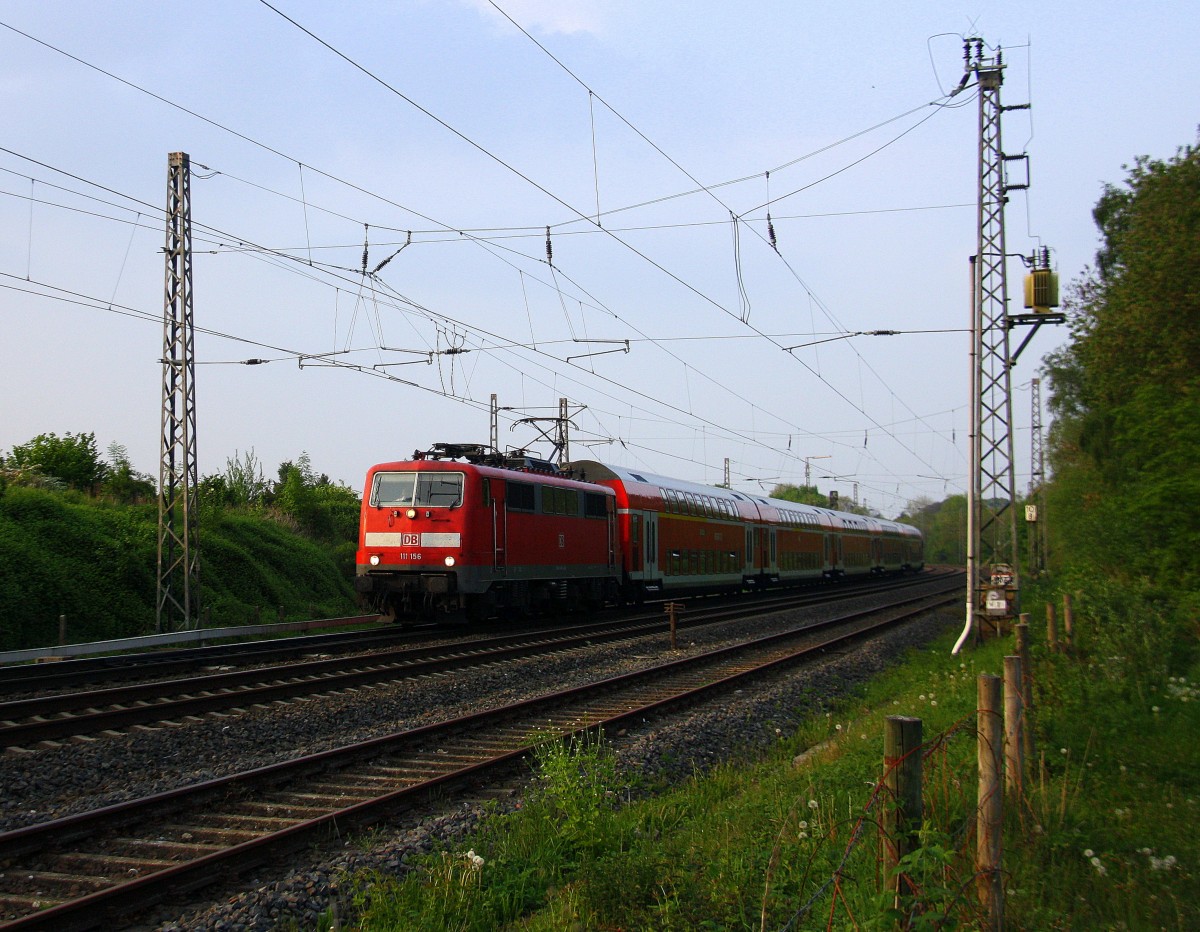 111 156 DB kommt mit dem RE4 Wupper-Express) Dortmund-Hbf-Aachen-Hbf aus Richtung Neuss,Herzogenrath,Kohlscheid und fährt in Richtung Aachen-West.
Aufgenommen bei Wilsberg in Kohlscheid bei schöner Abendsonne am Abend vom 30.4.2014. 