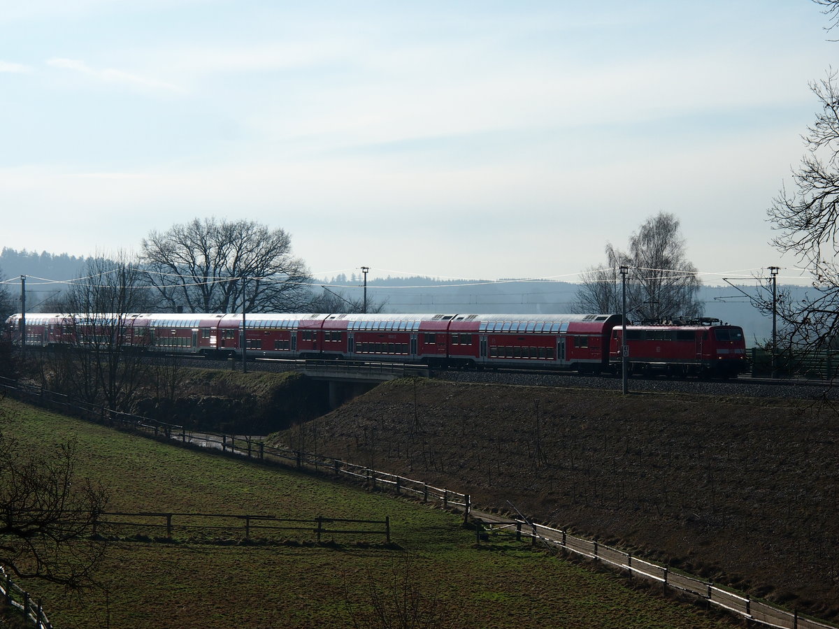 111 188 zieht RB 59098 von München nach Nürnberg. Am 26.01.18 bei Paindorf.